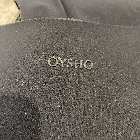 Oysho - black high rise Capri leggings ( Tag is L - fits medium! ) - Picture 11 of 11